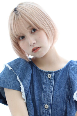 ハイトーン×ショートボブ×レイヤーカット 20代30代