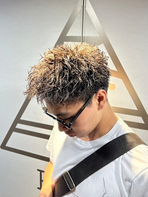 刈り上げスパイキーサマーショートツイストパーマ