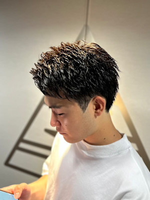 七三刈り上げスパイキーショートサマーツイストパーマ