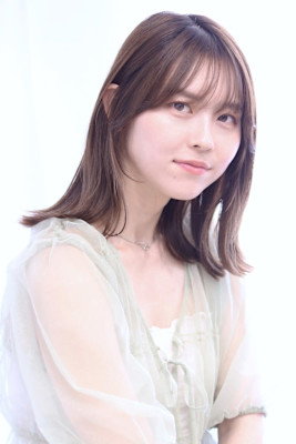 【20代30代40代】ミディアム外ハネスタイル／レイヤー