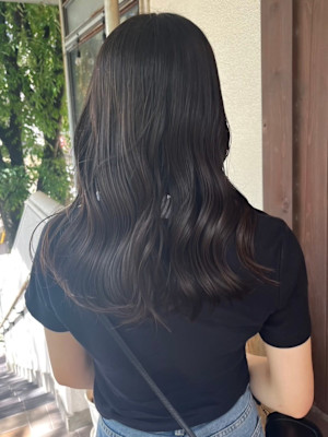 ダークブラウン　グレージュカラー　艶感ロングヘア　巻き髪