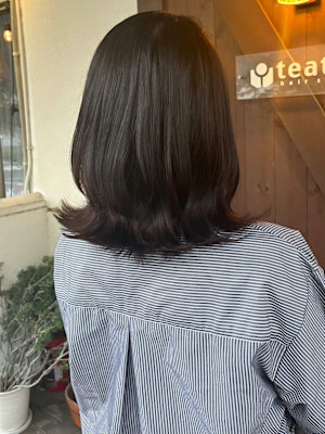 ミディアムレイヤー　ウルフカット　外ハネ　ラベンダーベージュ