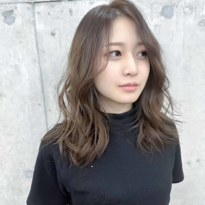 レイヤーカット　顔周り　こなれミディ　