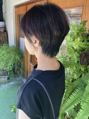 丸みショート　襟足　黒髪　30代40代