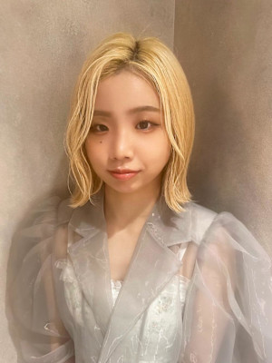 くびれボブ×ハイトーンカラー×前髪なし10代20代/齋藤