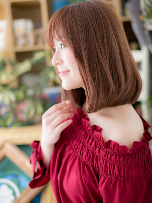 大人かわいいツヤ髪ピンクベージュ前下がり　ニュアンスカラー