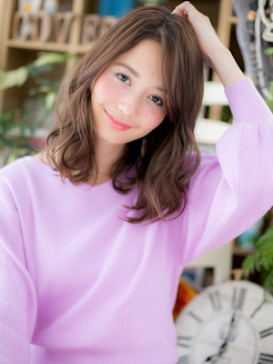 バレイヤージュ外国人風小顔抜け感セミディ　グレーベージュ