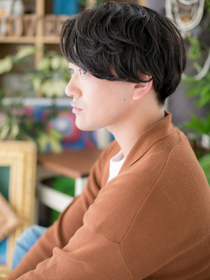 七三サイドグラデーション◎無造作パーマ　アッシュブラック