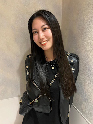 ストレート　黒髪　艶ヘア