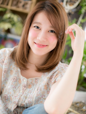 大人可愛いミルクティーカラー小顔ミニボブ　ヘルシースタイル