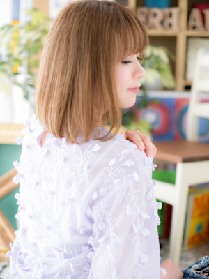 小顔♪前下がりｘハイトーンカラー大人ボブ　ことりベージュ