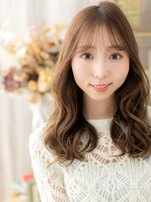 カーキベージュ外国人風小顔グラマラスロング　レイヤーロング