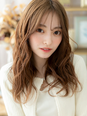 韓国風エレガンスこなれ感ニュアンスパーマ　カーキベージュ