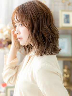 くせ毛風ウェットヘアゆるふわハイライト　シルキーベージュ