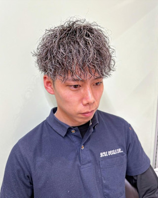 横浜メンズパーマツイストスパイラルメッシュハイライトマッシュ