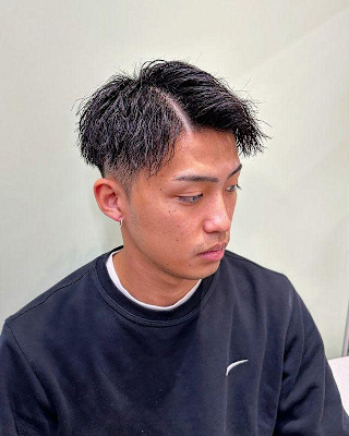横浜メンズパーマツイストパーマバーバー七三分けショートヘア