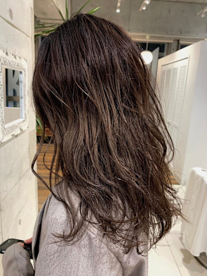 ナッツベージュ