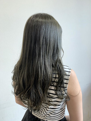 オリーブグレージュ