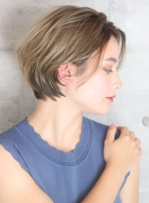 40代デザインカラーオリーブベージュ小顔レイヤーショート