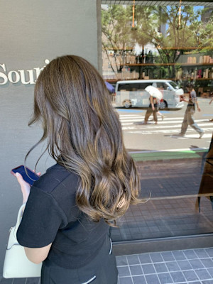 オリーブベージュ