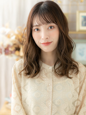 大人フェミニンくせ毛風カールゆるふわミディ　グレーベージュ