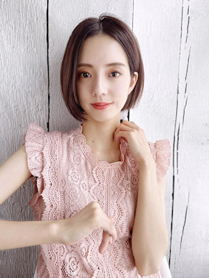 ツヤ感カラーの大人ボブスタイル