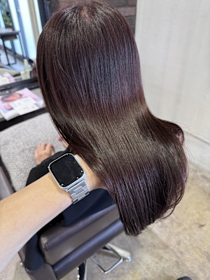 ピンクブラウン　髪質改善カラー　艶髪ロングヘア　ダメージレス