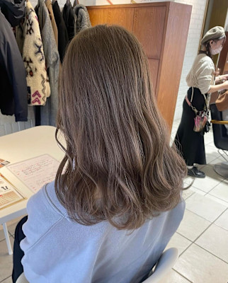 くすみベージュ