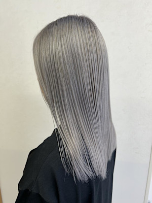 夏はハイトーンのホワイトカラーで！