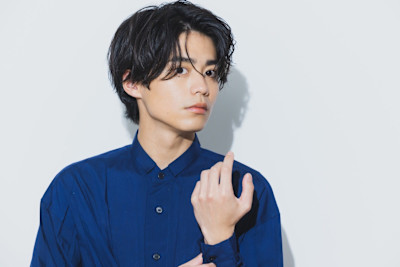 センターパート　ニュアンスパーマ　刈り上げ　