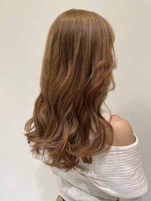 明るいベージュカラー