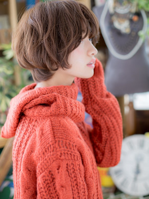 インナーカラーくせ毛風小顔ミニボブショート　マッシュパーマ