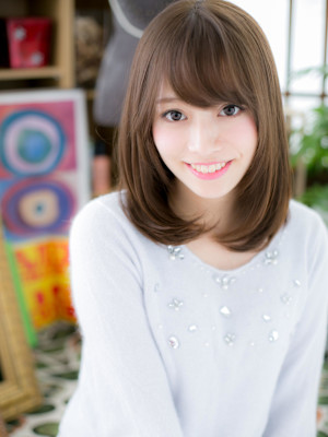 ココアベージュ斜めバング小顔ワンカールロブ　ヘルシースタイル