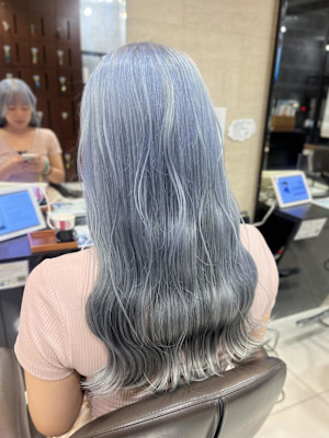 ブルーシルバーアッシュ透明感カラー