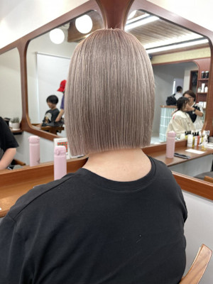 ボブ×ホワイトベージュ