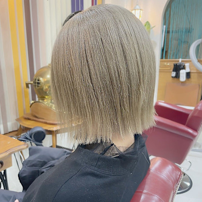 大人可愛い 20代30代40代 ホワイトブロンド ボブ