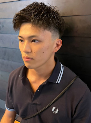 アップバング　爽やかショートヘア　ビジネス　フェードカット