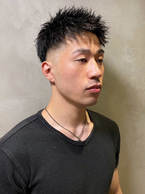 ツイストパーマ　ツーブロック　フェード　スパイキーショート