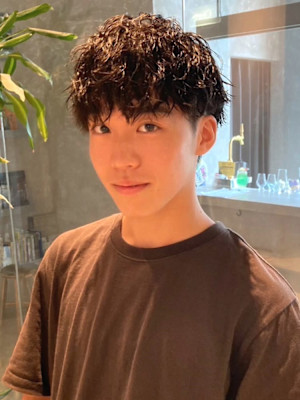 マッシュ　ツイストスパイラルパーマ　アッシュ　束感　爽やか