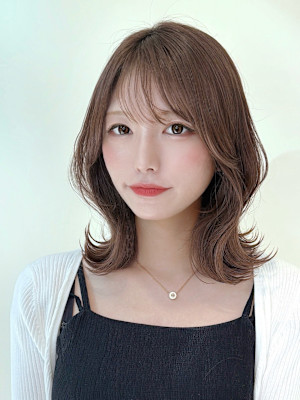 顔まわりレイヤーくびれミディー／担当　仙波泰明
