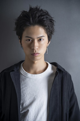 20代30代メンズツーブロック大人スパイキーショート