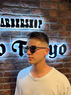 メンズショートベリーショートフェードクロップ