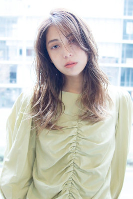 フェザーバング×かきあげロング×デジタルパーマ　前髪