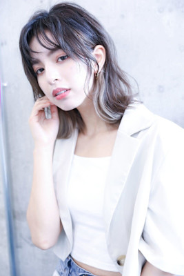 切りっぱなしボブ インナーカラー　グレージュカラー　美髪