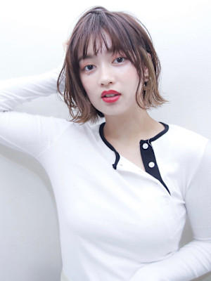 大人かわいいセクションカラー　外ハネボブ　ベージュ　前髪