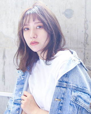 ツヤ髪　ウルフヘアー　オン眉　前髪