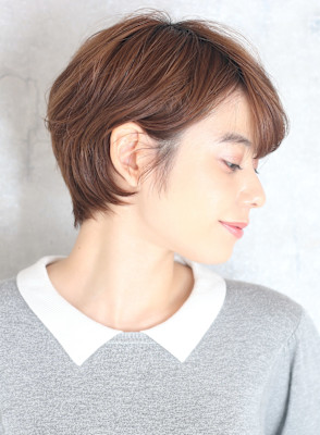 40代デザインカラーオリーブベージュ小顔レイヤーショート