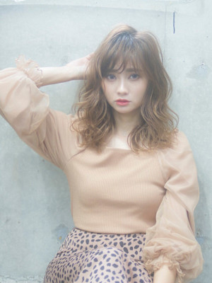 ショコラベージュ　小顔　セミディ　前髪