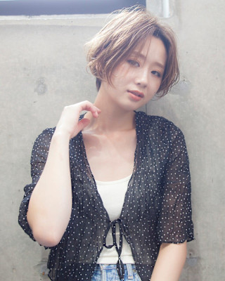 マニッシュ　ショート　スリークボブ　デザインカラー　前髪