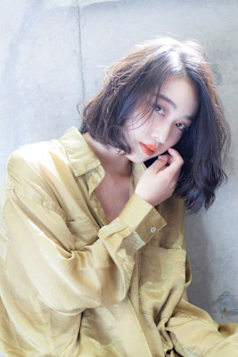 黒髪　アッシュブラウン大人ボブ×無造作ウェーブ　前髪